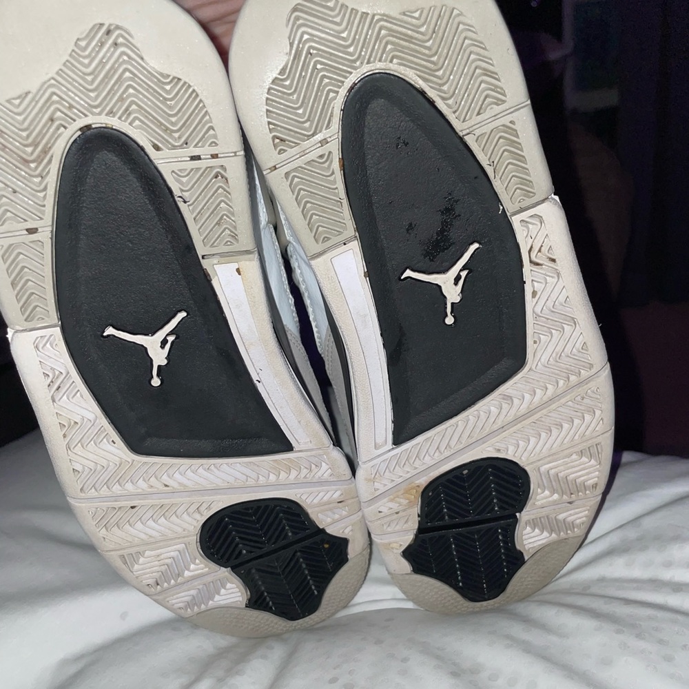 Jordan 4s - Picture 4 of 5
